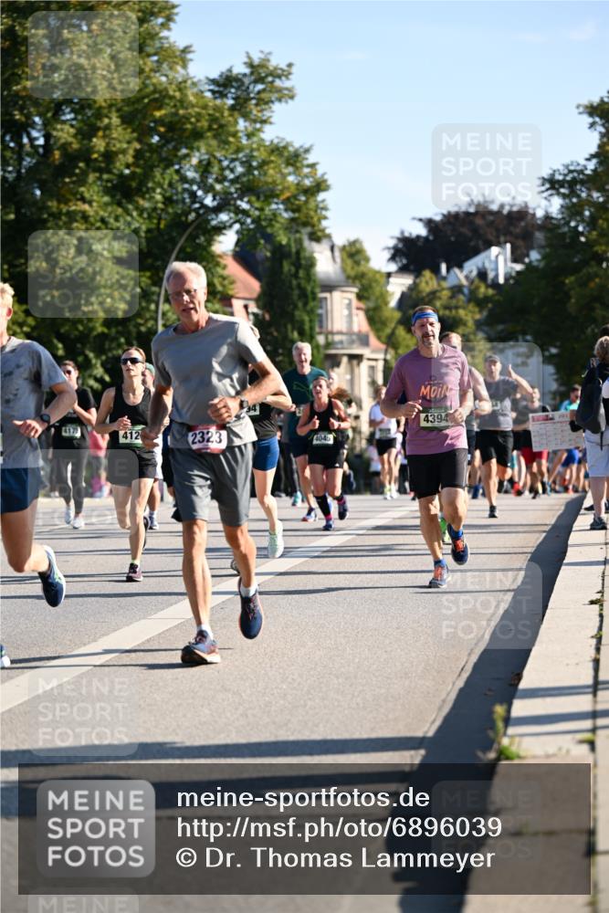 01.09.2024 - BARMER Alsterlauf Dr. Thomas Lammeyer http://msf.ph/oto/6896039 01.09.2024 09:33:56 Laufen 412, 2323, 34, 4045, 4394, 201 meine-sportfotos.de