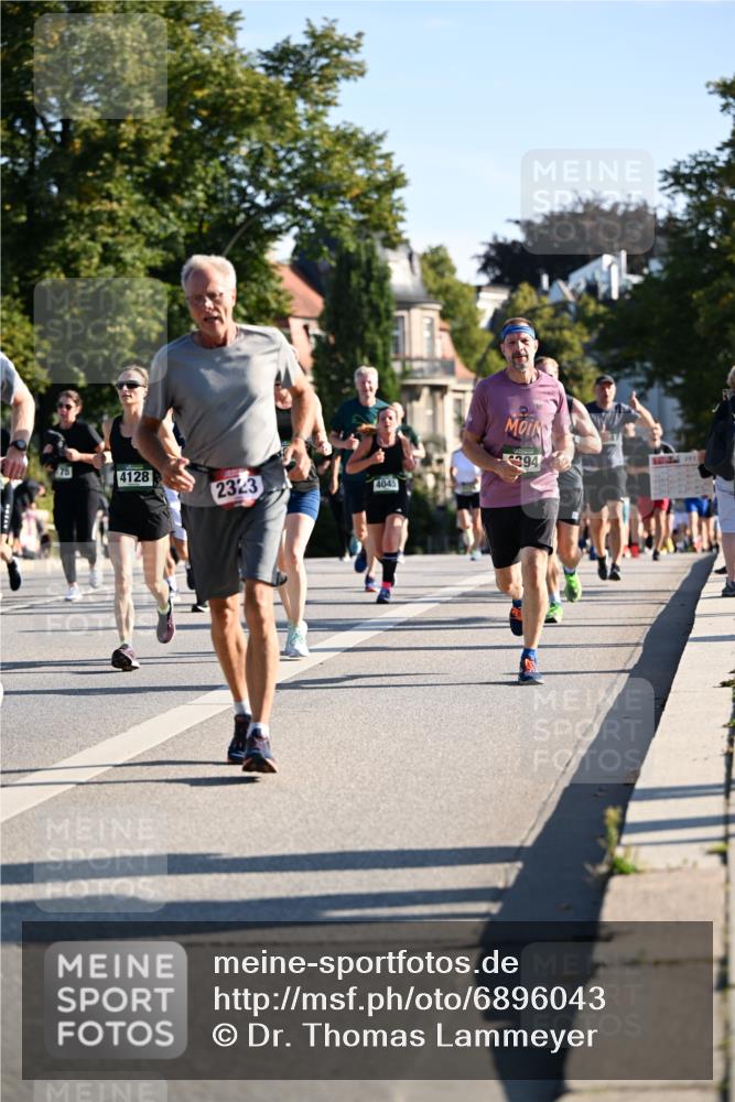 01.09.2024 - BARMER Alsterlauf Dr. Thomas Lammeyer http://msf.ph/oto/6896043 01.09.2024 09:33:56 Laufen 4128, 2323, 4045, 394, 2017 meine-sportfotos.de
