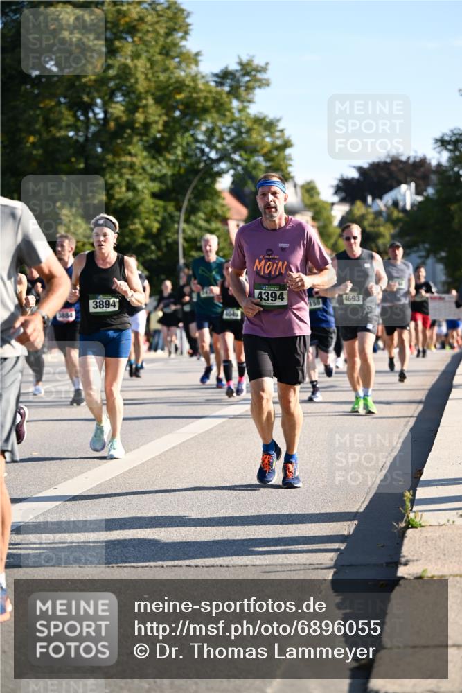 01.09.2024 - BARMER Alsterlauf Dr. Thomas Lammeyer http://msf.ph/oto/6896055 01.09.2024 09:33:58 Laufen 3894, 1046, 4394, 4693 meine-sportfotos.de