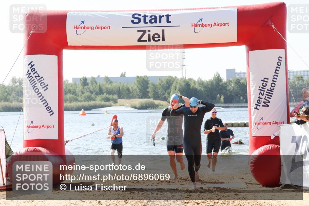 01.09.2024 - 17. Tribühne Triathlon Luisa Fischer http://msf.ph/oto/6896069 01.09.2024 11:20:01 Schwimmen 490, 519, 555, 559, 561 meine-sportfotos.de