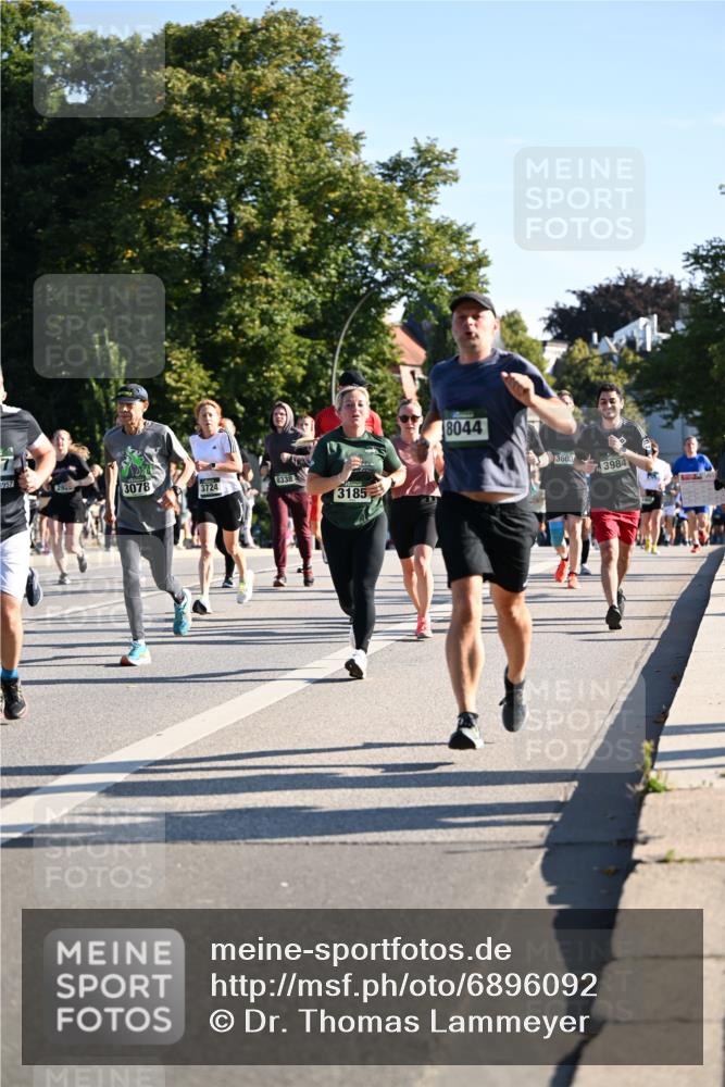 01.09.2024 - BARMER Alsterlauf Dr. Thomas Lammeyer http://msf.ph/oto/6896092 01.09.2024 09:34:02 Laufen 957, 2925, 3078, 3724, 8338, 3185, 8044, 3603, 3984 meine-sportfotos.de