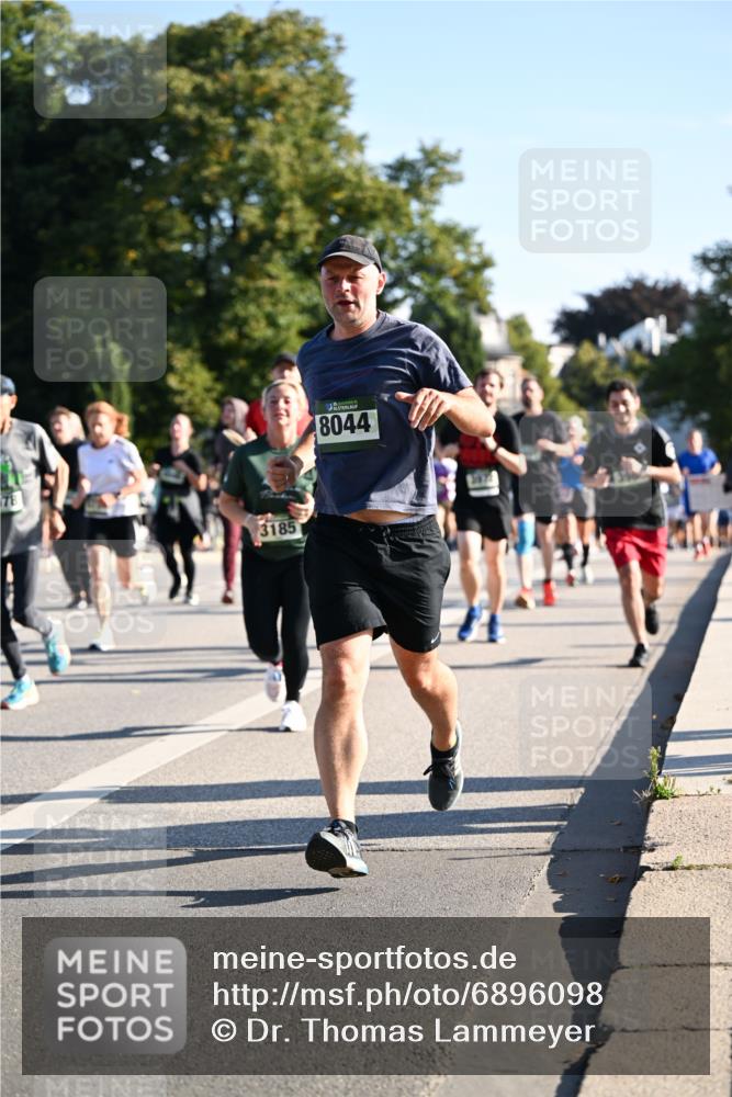 01.09.2024 - BARMER Alsterlauf Dr. Thomas Lammeyer http://msf.ph/oto/6896098 01.09.2024 09:34:03 Laufen 3185, 8044, 1, 1 meine-sportfotos.de