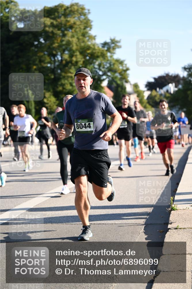 01.09.2024 - BARMER Alsterlauf Dr. Thomas Lammeyer http://msf.ph/oto/6896099 01.09.2024 09:34:03 Laufen 8044 meine-sportfotos.de
