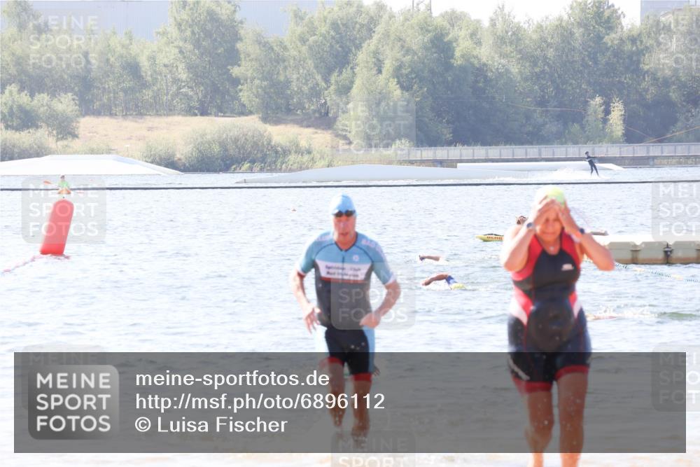 01.09.2024 - 17. Tribühne Triathlon Luisa Fischer http://msf.ph/oto/6896112 01.09.2024 11:20:15 Schwimmen 477, 490, 556, 561 meine-sportfotos.de