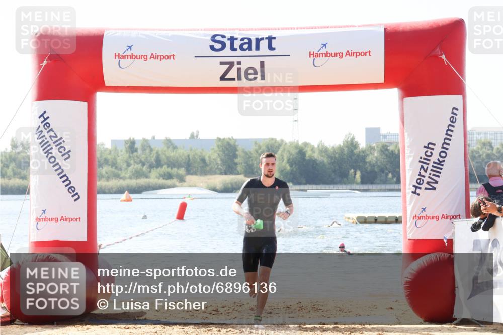 01.09.2024 - 17. Tribühne Triathlon Luisa Fischer http://msf.ph/oto/6896136 01.09.2024 11:20:27 Schwimmen 477, 499, 556 meine-sportfotos.de