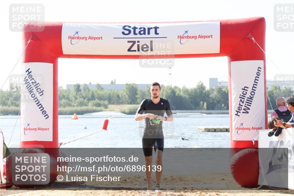 01.09.2024 - 17. Tribühne Triathlon Luisa Fischer http://msf.ph/oto/6896139 01.09.2024 11:20:28 Schwimmen 477, 499 meine-sportfotos.de