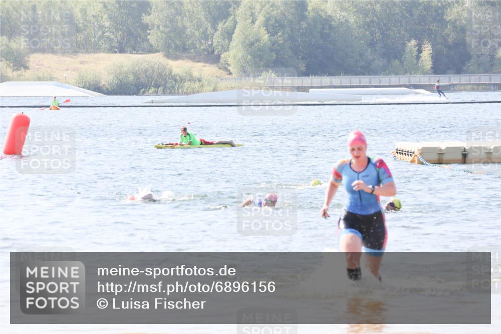 01.09.2024 - 17. Tribühne Triathlon Luisa Fischer http://msf.ph/oto/6896156 01.09.2024 11:20:37 Schwimmen 461, 499 meine-sportfotos.de