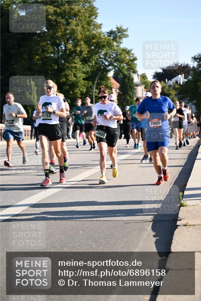 01.09.2024 - BARMER Alsterlauf Dr. Thomas Lammeyer http://msf.ph/oto/6896158 01.09.2024 09:34:10 Laufen 4988, 4152, 4985, 2905 meine-sportfotos.de