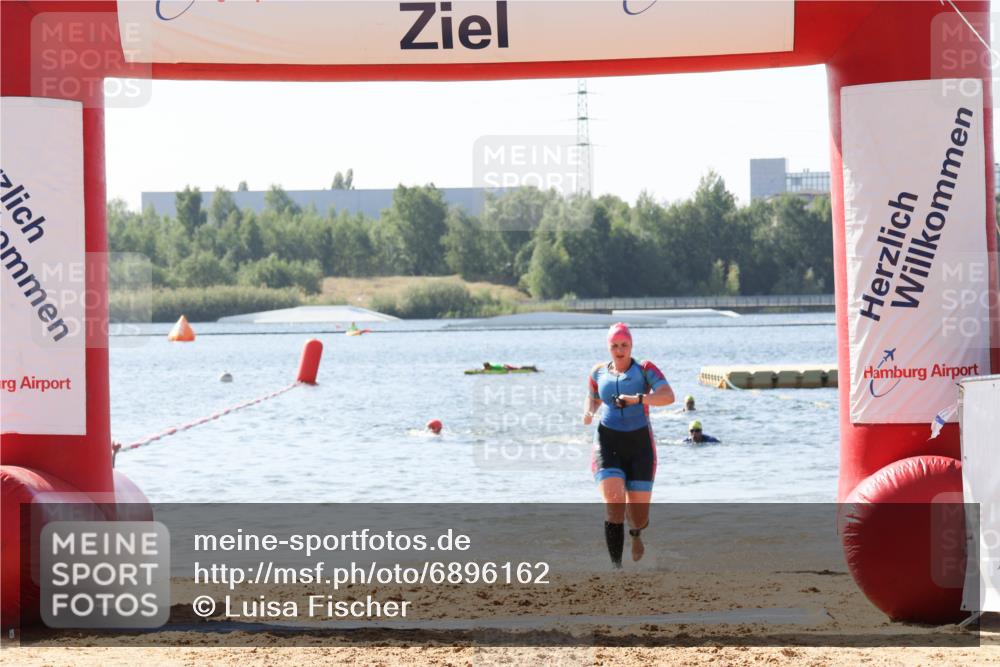 01.09.2024 - 17. Tribühne Triathlon Luisa Fischer http://msf.ph/oto/6896162 01.09.2024 11:20:39 Schwimmen 461 meine-sportfotos.de