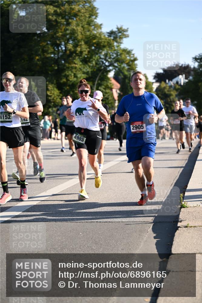 01.09.2024 - BARMER Alsterlauf Dr. Thomas Lammeyer http://msf.ph/oto/6896165 01.09.2024 09:34:11 Laufen 4152, 142, 3142, 4985, 2905 meine-sportfotos.de