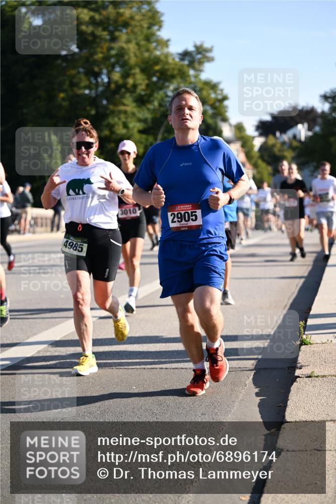 01.09.2024 - BARMER Alsterlauf Dr. Thomas Lammeyer http://msf.ph/oto/6896174 01.09.2024 09:34:12 Laufen 4985, 3010, 35, 2905 meine-sportfotos.de