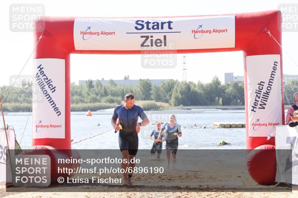 01.09.2024 - 17. Tribühne Triathlon Luisa Fischer http://msf.ph/oto/6896190 01.09.2024 11:21:01 Schwimmen 479, 487, 560 meine-sportfotos.de
