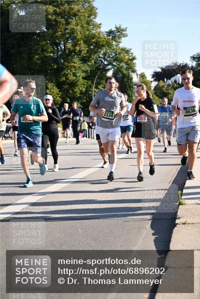 01.09.2024 - BARMER Alsterlauf Dr. Thomas Lammeyer http://msf.ph/oto/6896202 01.09.2024 09:34:14 Laufen 3334, 3334, 4263, 2678, 3636, 2315 meine-sportfotos.de