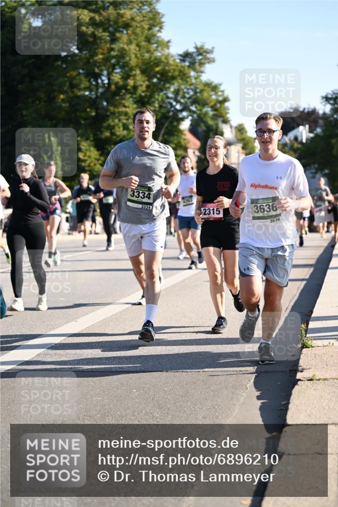01.09.2024 - BARMER Alsterlauf Dr. Thomas Lammeyer http://msf.ph/oto/6896210 01.09.2024 09:34:15 Laufen 22111, 3636, 3636, 3334, 3334, 7263, 2315 meine-sportfotos.de
