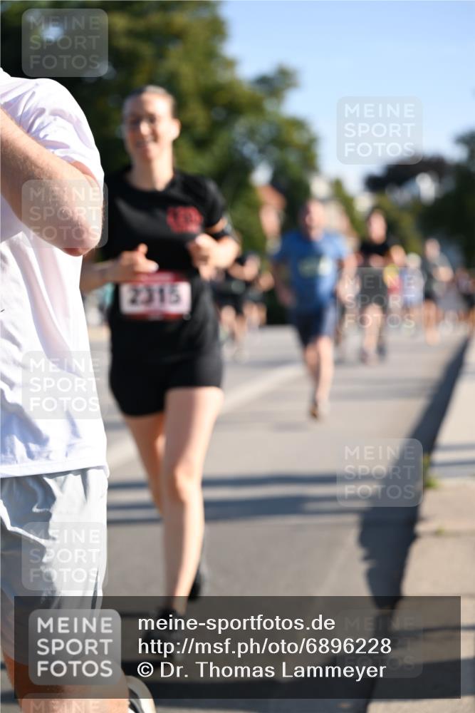 01.09.2024 - BARMER Alsterlauf Dr. Thomas Lammeyer http://msf.ph/oto/6896228 01.09.2024 09:34:17 Laufen 2315 meine-sportfotos.de