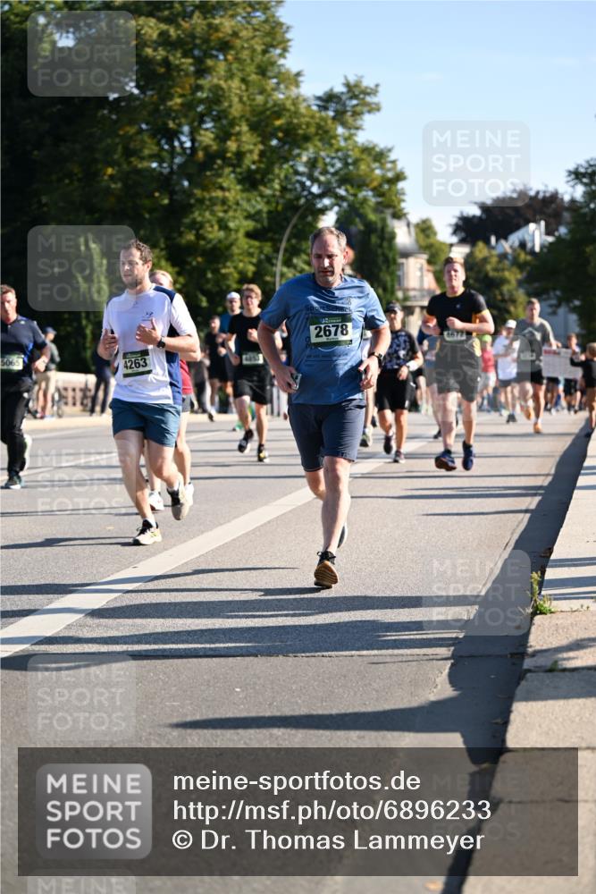 01.09.2024 - BARMER Alsterlauf Dr. Thomas Lammeyer http://msf.ph/oto/6896233 01.09.2024 09:34:17 Laufen 5065, 4263, 4456, 2678, 4672 meine-sportfotos.de