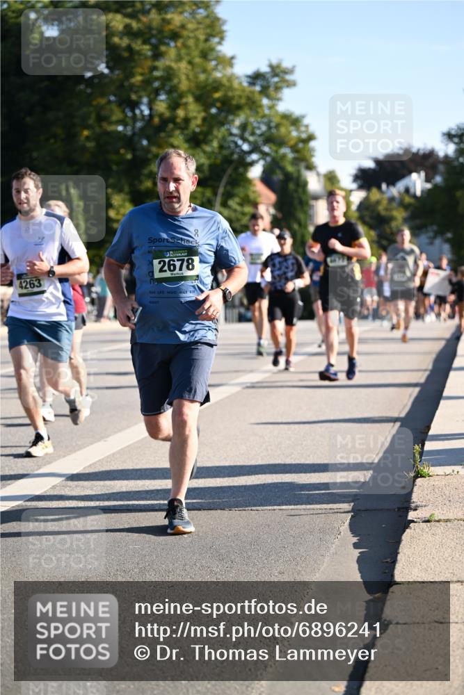 01.09.2024 - BARMER Alsterlauf Dr. Thomas Lammeyer http://msf.ph/oto/6896241 01.09.2024 09:34:18 Laufen 4263, 2678 meine-sportfotos.de