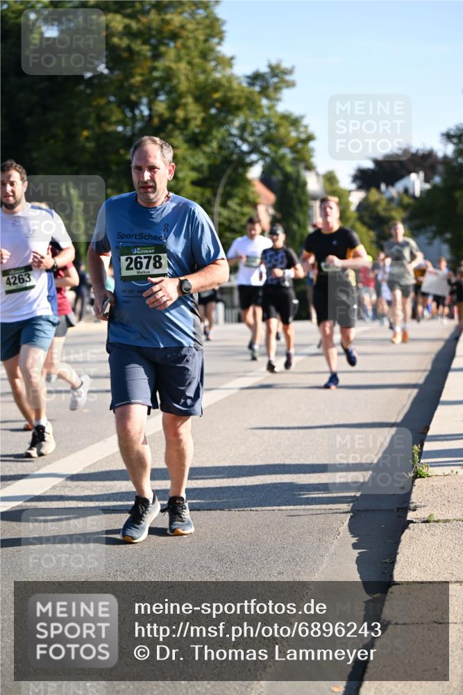 01.09.2024 - BARMER Alsterlauf Dr. Thomas Lammeyer http://msf.ph/oto/6896243 01.09.2024 09:34:18 Laufen 4263, 35, 2678 meine-sportfotos.de