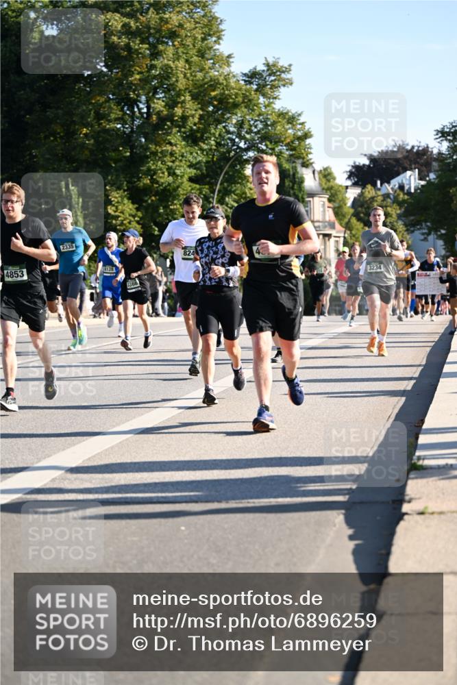 01.09.2024 - BARMER Alsterlauf Dr. Thomas Lammeyer http://msf.ph/oto/6896259 01.09.2024 09:34:20 Laufen 4853, 2335, 8128, 3366, 824, 3234 meine-sportfotos.de