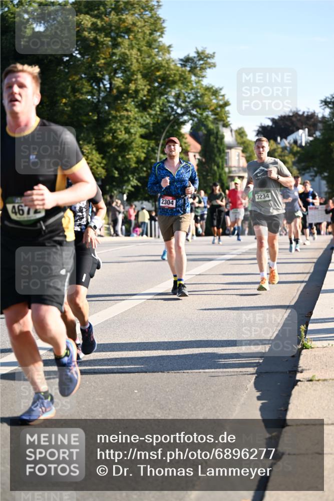 01.09.2024 - BARMER Alsterlauf Dr. Thomas Lammeyer http://msf.ph/oto/6896277 01.09.2024 09:34:21 Laufen 3234, 2304, 467 meine-sportfotos.de