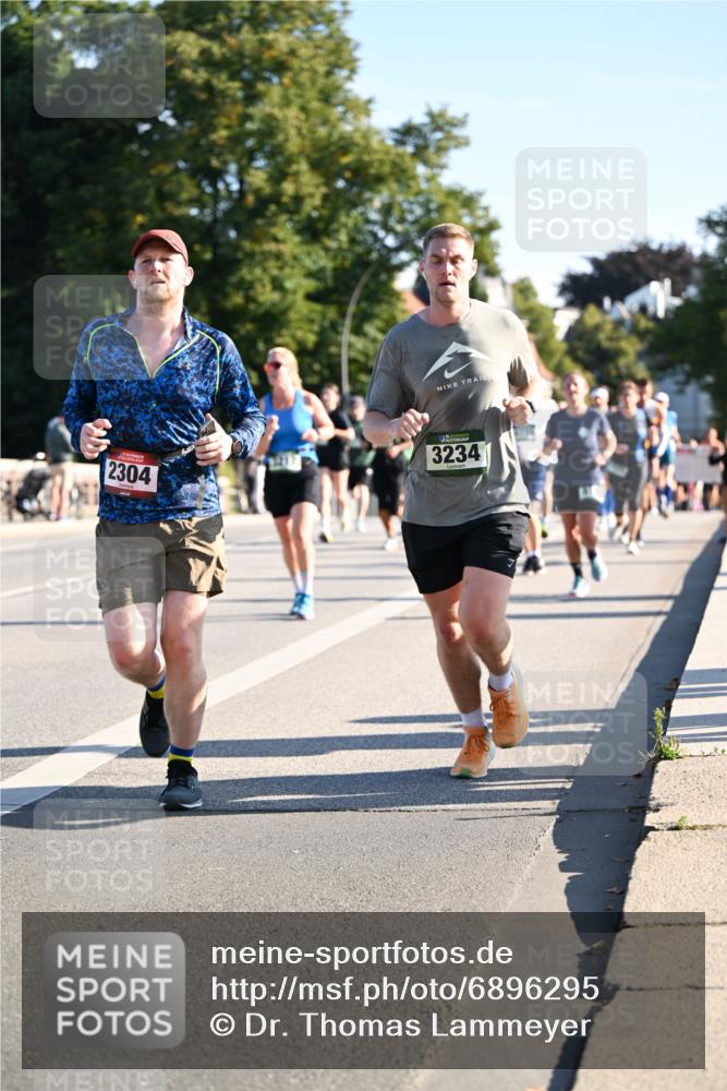 01.09.2024 - BARMER Alsterlauf Dr. Thomas Lammeyer http://msf.ph/oto/6896295 01.09.2024 09:34:23 Laufen 2304, 3234 meine-sportfotos.de