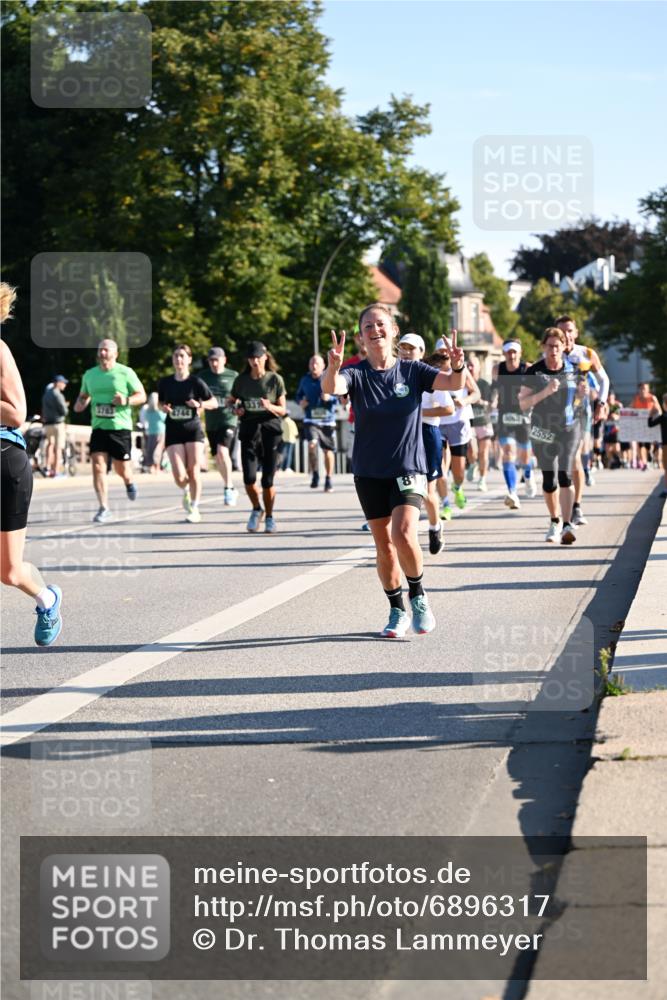 01.09.2024 - BARMER Alsterlauf Dr. Thomas Lammeyer http://msf.ph/oto/6896317 01.09.2024 09:34:25 Laufen 4744, 8, 2552 meine-sportfotos.de