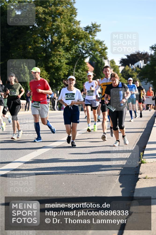 01.09.2024 - BARMER Alsterlauf Dr. Thomas Lammeyer http://msf.ph/oto/6896338 01.09.2024 09:34:27 Laufen 3312, 4440, 4726, 4977, 2552 meine-sportfotos.de