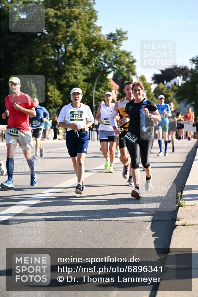 01.09.2024 - BARMER Alsterlauf Dr. Thomas Lammeyer http://msf.ph/oto/6896341 01.09.2024 09:34:27 Laufen 4440, 4726, 49, 2552 meine-sportfotos.de