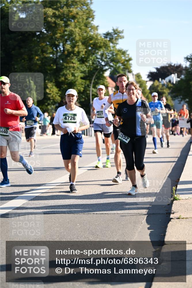 01.09.2024 - BARMER Alsterlauf Dr. Thomas Lammeyer http://msf.ph/oto/6896343 01.09.2024 09:34:28 Laufen 4440, 5020, 4726, 497, 2552 meine-sportfotos.de
