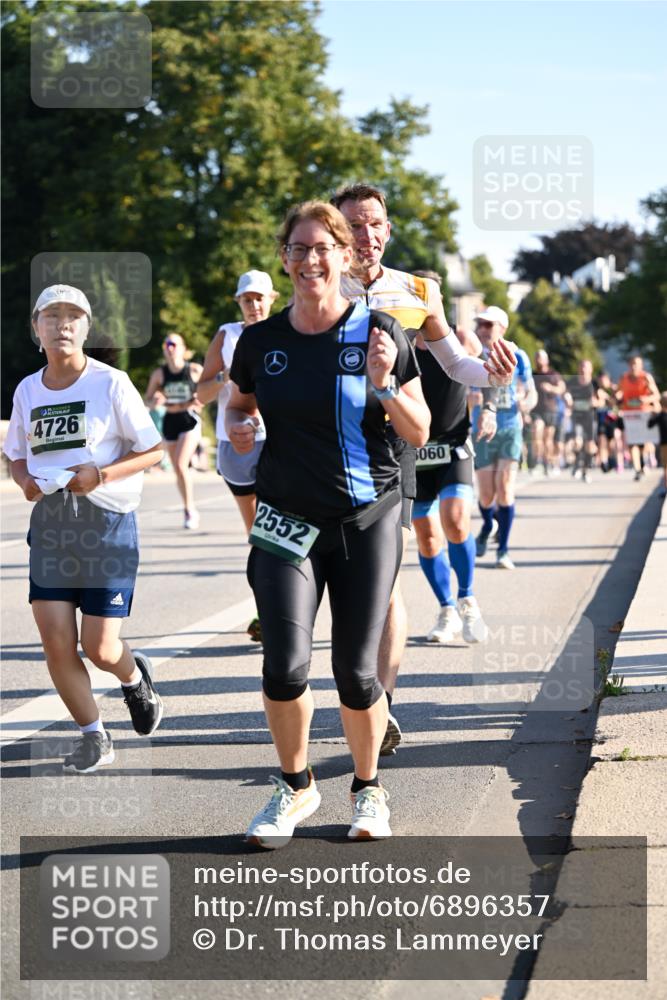 01.09.2024 - BARMER Alsterlauf Dr. Thomas Lammeyer http://msf.ph/oto/6896357 01.09.2024 09:34:29 Laufen 4726, 2552, 3060 meine-sportfotos.de