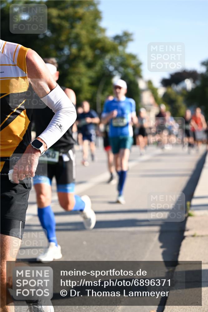 01.09.2024 - BARMER Alsterlauf Dr. Thomas Lammeyer http://msf.ph/oto/6896371 01.09.2024 09:34:30 Laufen  meine-sportfotos.de