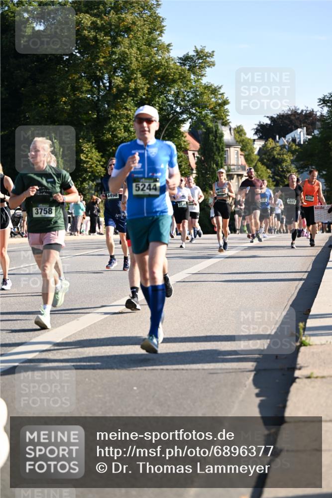 01.09.2024 - BARMER Alsterlauf Dr. Thomas Lammeyer http://msf.ph/oto/6896377 01.09.2024 09:34:31 Laufen 3758, 4498, 5244, 445, 8358, 3135, 4641 meine-sportfotos.de