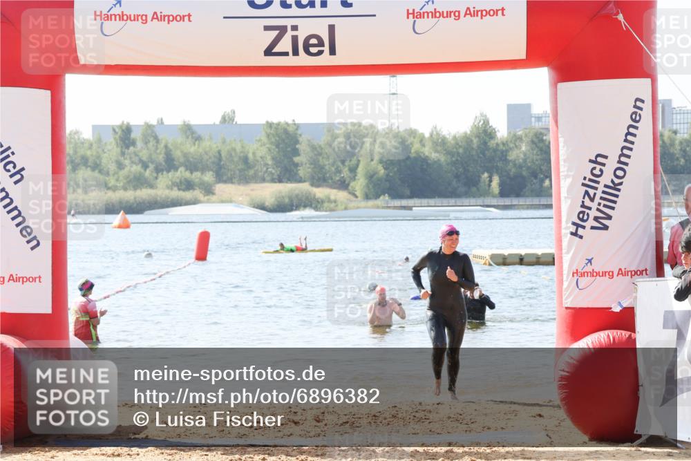 01.09.2024 - 17. Tribühne Triathlon Luisa Fischer http://msf.ph/oto/6896382 01.09.2024 11:22:39 Schwimmen 506, 521 meine-sportfotos.de