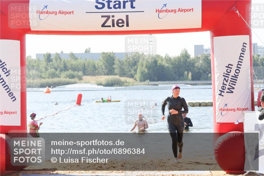 01.09.2024 - 17. Tribühne Triathlon Luisa Fischer http://msf.ph/oto/6896384 01.09.2024 11:22:40 Schwimmen 506, 521 meine-sportfotos.de