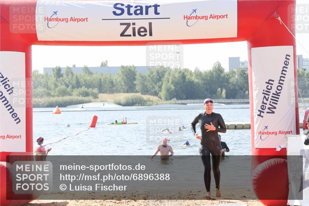 01.09.2024 - 17. Tribühne Triathlon Luisa Fischer http://msf.ph/oto/6896388 01.09.2024 11:22:40 Schwimmen 506, 521 meine-sportfotos.de