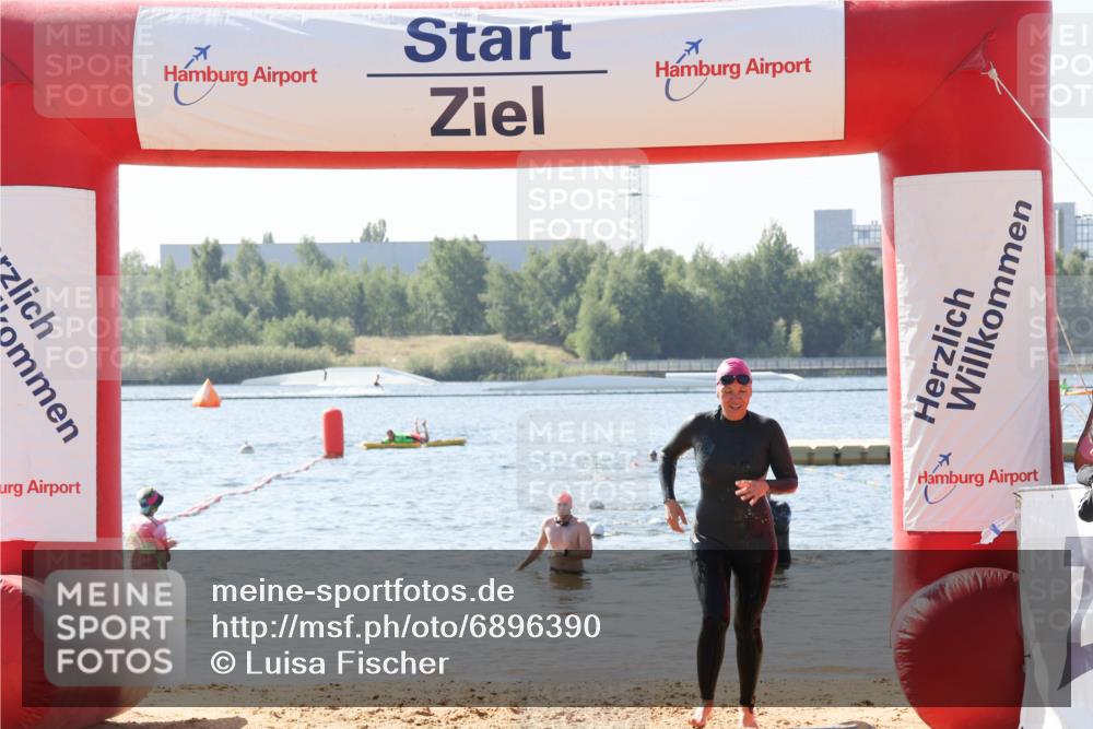 01.09.2024 - 17. Tribühne Triathlon Luisa Fischer http://msf.ph/oto/6896390 01.09.2024 11:22:41 Schwimmen 506, 521 meine-sportfotos.de