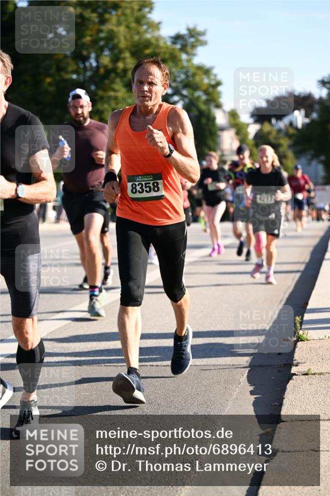 01.09.2024 - BARMER Alsterlauf Dr. Thomas Lammeyer http://msf.ph/oto/6896413 01.09.2024 09:34:36 Laufen 8358 meine-sportfotos.de
