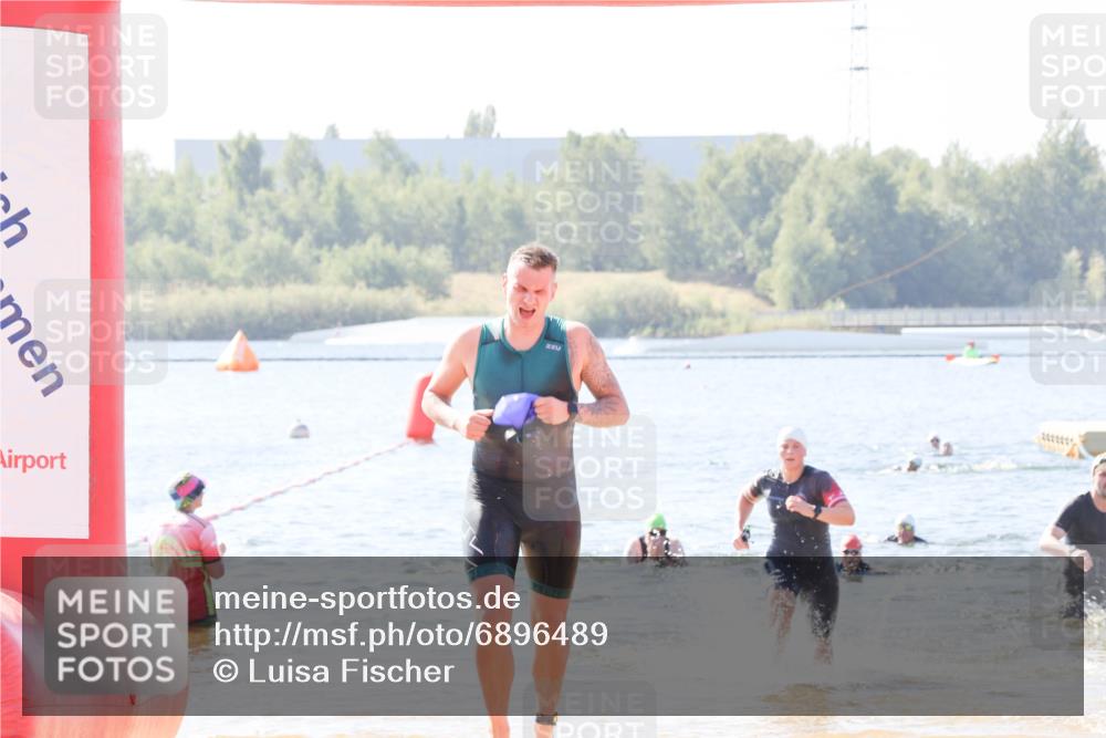 01.09.2024 - 17. Tribühne Triathlon Luisa Fischer http://msf.ph/oto/6896489 01.09.2024 11:23:46 Schwimmen 447, 514, 526, 543, 550 meine-sportfotos.de