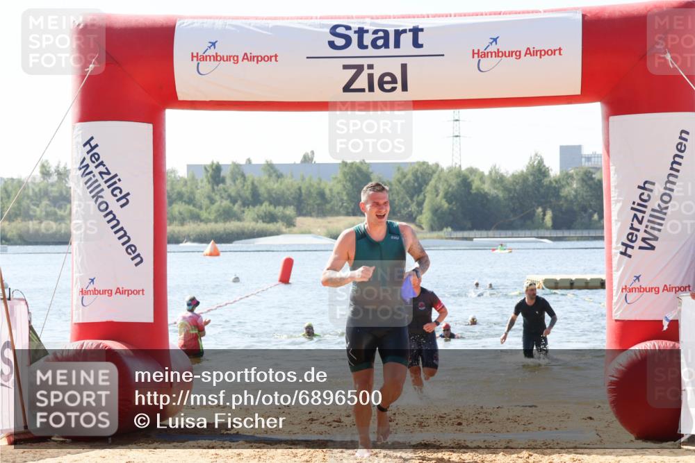01.09.2024 - 17. Tribühne Triathlon Luisa Fischer http://msf.ph/oto/6896500 01.09.2024 11:23:48 Schwimmen 447, 514, 526, 543 meine-sportfotos.de