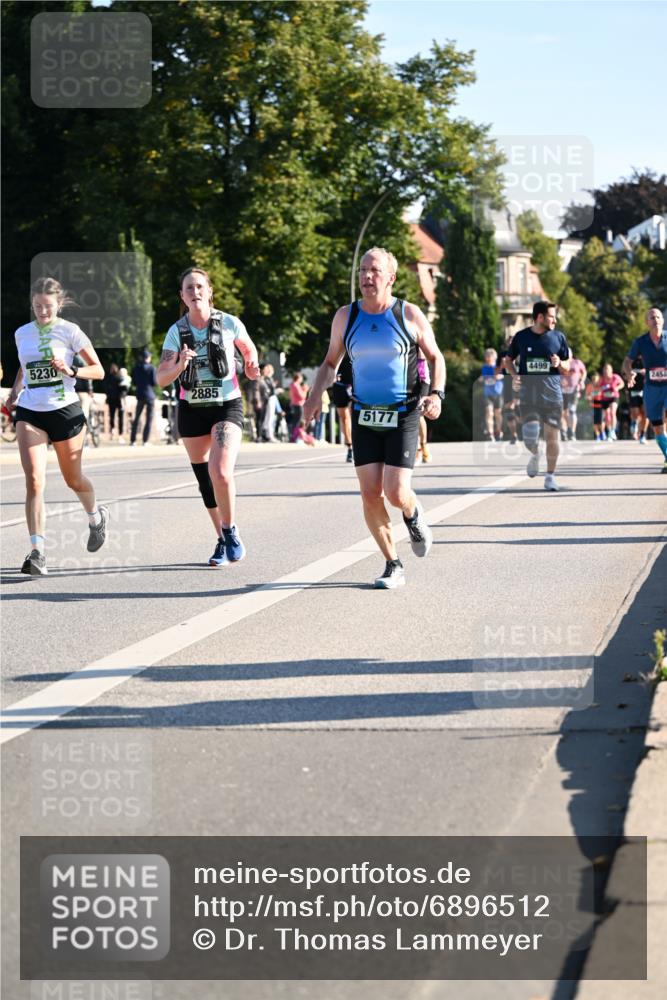 01.09.2024 - BARMER Alsterlauf Dr. Thomas Lammeyer http://msf.ph/oto/6896512 01.09.2024 09:34:45 Laufen 5230, 2885, 5177, 4499, 2458 meine-sportfotos.de