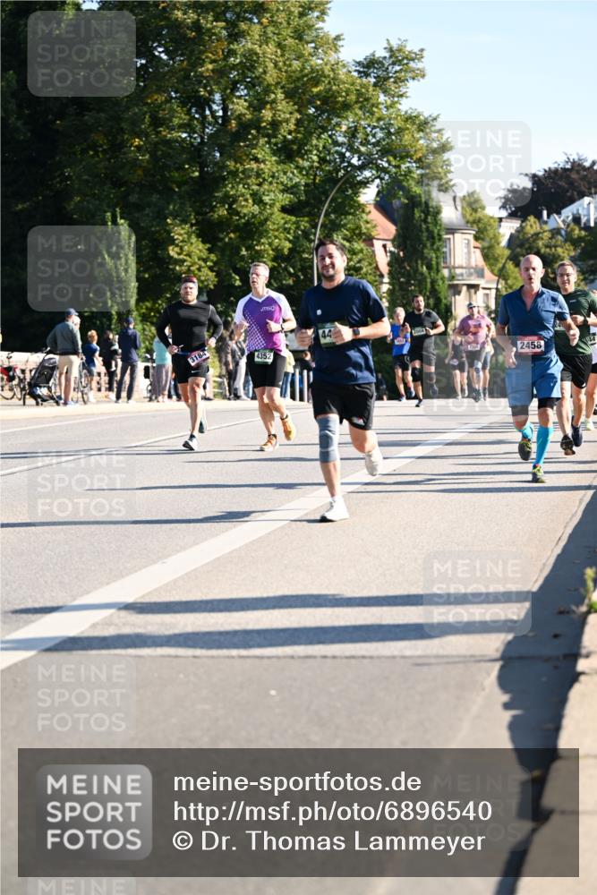 01.09.2024 - BARMER Alsterlauf Dr. Thomas Lammeyer http://msf.ph/oto/6896540 01.09.2024 09:34:47 Laufen 3184, 4352, 44, 2004, 2458 meine-sportfotos.de
