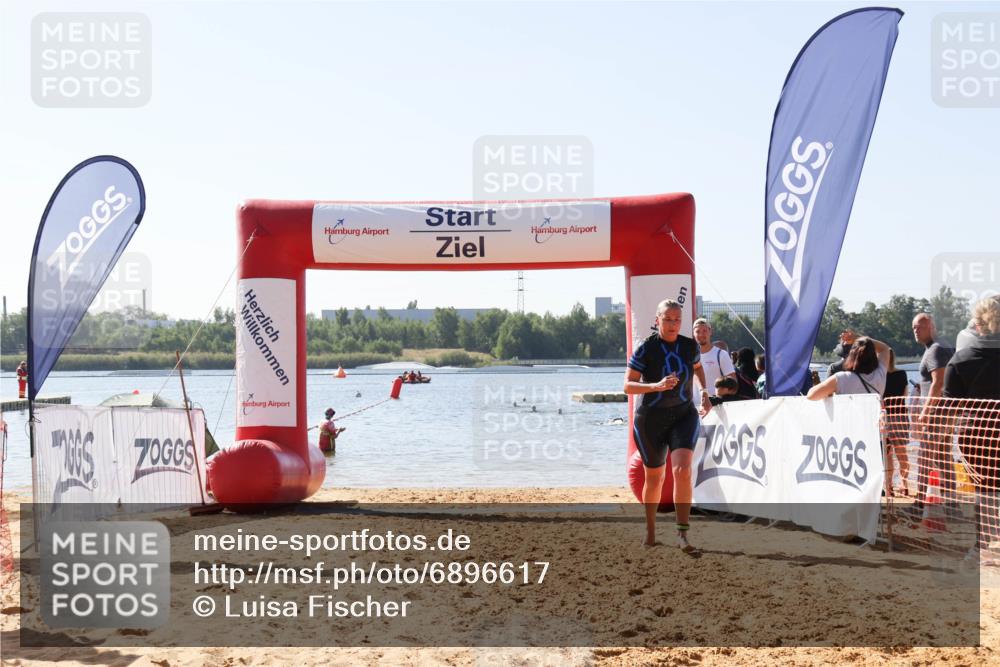 01.09.2024 - 17. Tribühne Triathlon Luisa Fischer http://msf.ph/oto/6896617 01.09.2024 11:24:16 Schwimmen 451, 534 meine-sportfotos.de