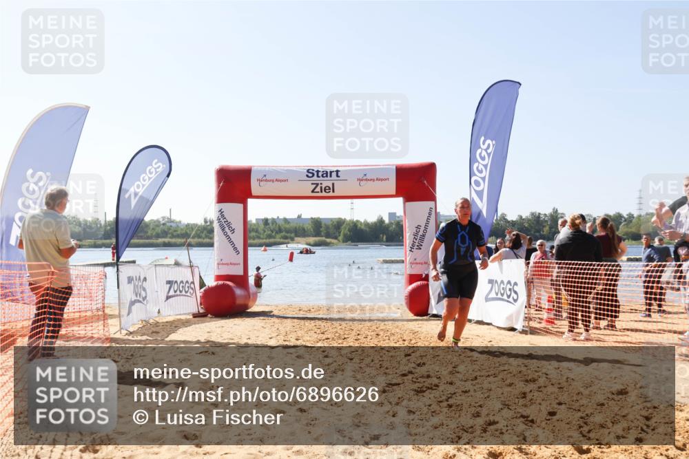 01.09.2024 - 17. Tribühne Triathlon Luisa Fischer http://msf.ph/oto/6896626 01.09.2024 11:24:17 Schwimmen 451, 534 meine-sportfotos.de