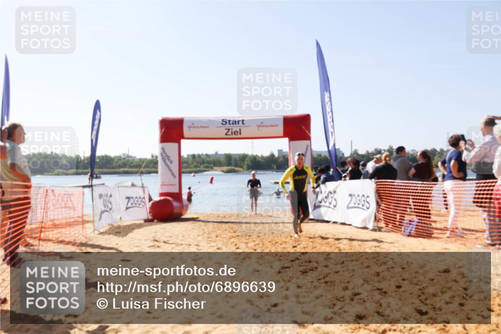 01.09.2024 - 17. Tribühne Triathlon Luisa Fischer http://msf.ph/oto/6896639 01.09.2024 11:24:45 Schwimmen 515, 527 meine-sportfotos.de