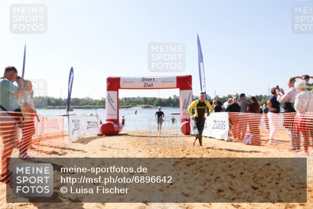 01.09.2024 - 17. Tribühne Triathlon Luisa Fischer http://msf.ph/oto/6896642 01.09.2024 11:24:45 Schwimmen 515, 527 meine-sportfotos.de