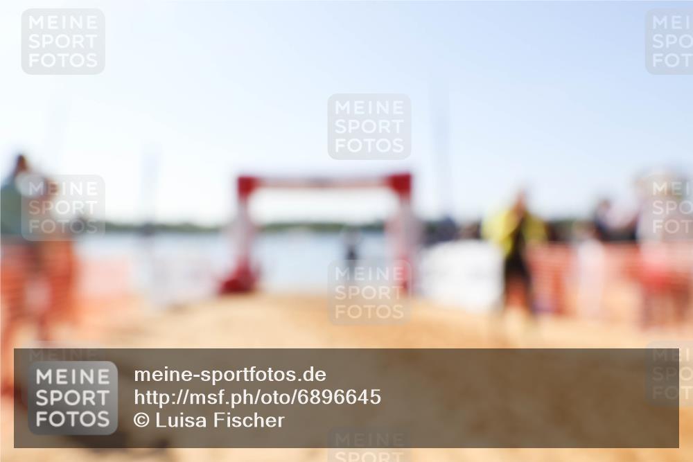 01.09.2024 - 17. Tribühne Triathlon Luisa Fischer http://msf.ph/oto/6896645 01.09.2024 11:24:46 Schwimmen 515, 527 meine-sportfotos.de