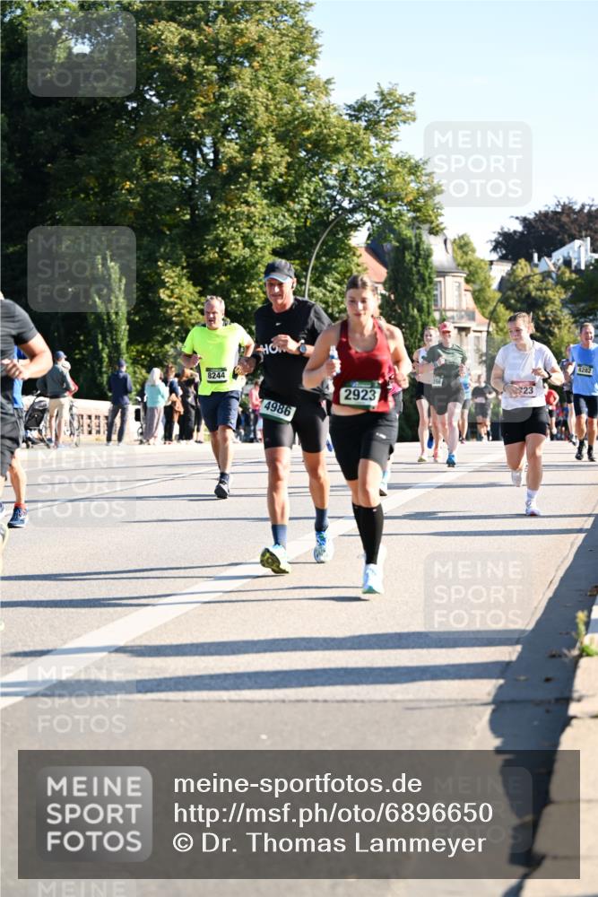 01.09.2024 - BARMER Alsterlauf Dr. Thomas Lammeyer http://msf.ph/oto/6896650 01.09.2024 09:34:55 Laufen 8244, 4986, 2923, 23, 8282 meine-sportfotos.de