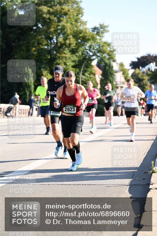 01.09.2024 - BARMER Alsterlauf Dr. Thomas Lammeyer http://msf.ph/oto/6896660 01.09.2024 09:34:55 Laufen 4986, 2923 meine-sportfotos.de