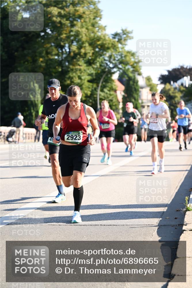 01.09.2024 - BARMER Alsterlauf Dr. Thomas Lammeyer http://msf.ph/oto/6896665 01.09.2024 09:34:56 Laufen 49, 2923, 1249, 2723 meine-sportfotos.de