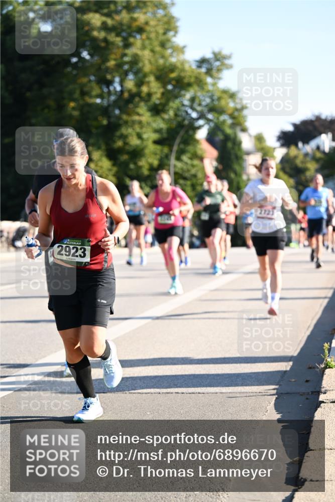 01.09.2024 - BARMER Alsterlauf Dr. Thomas Lammeyer http://msf.ph/oto/6896670 01.09.2024 09:34:56 Laufen 35, 2923 meine-sportfotos.de